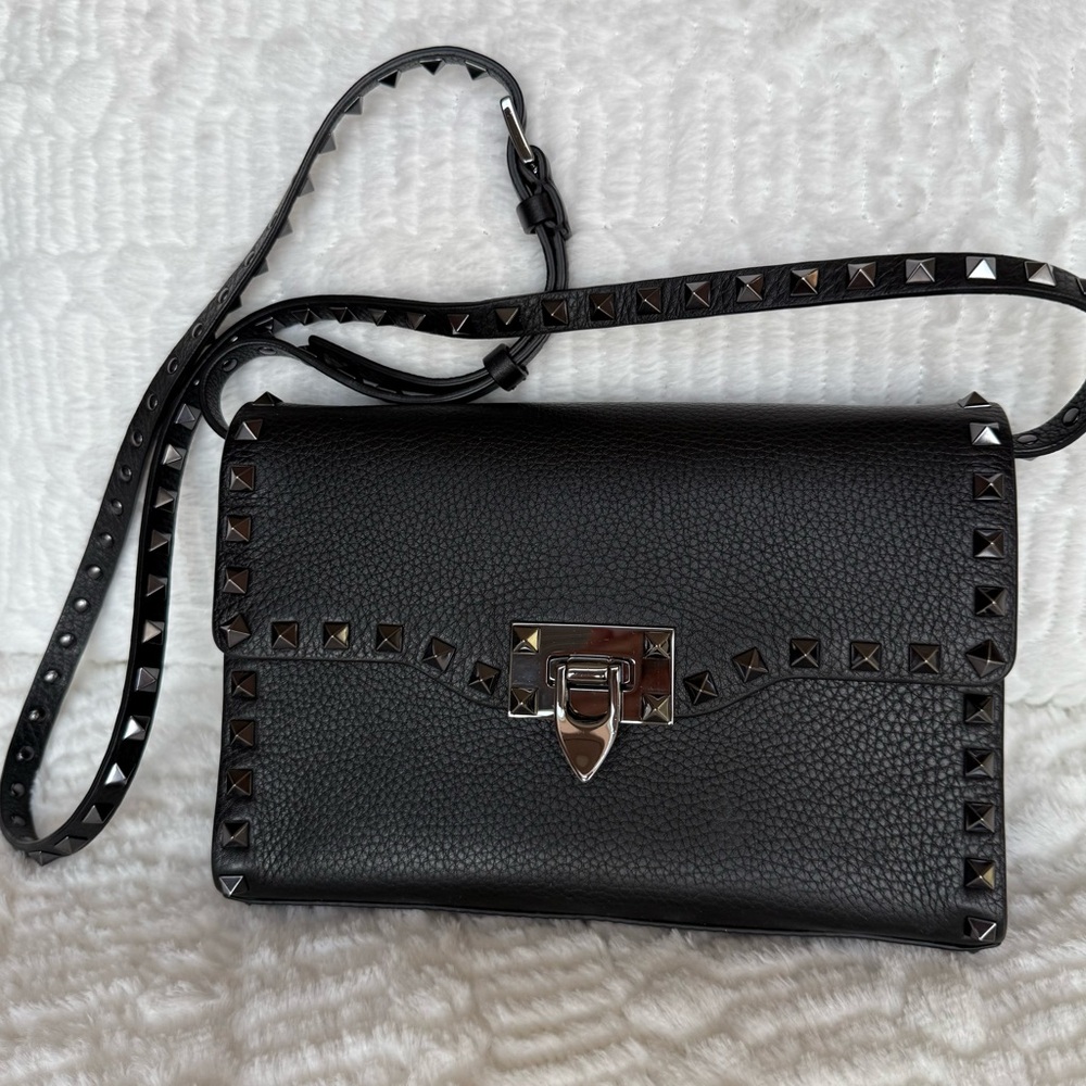 🌟💕STUNNING VALENTINO ROCKSTUD GRAINY CALFSKIN
CROSSBODY BAG